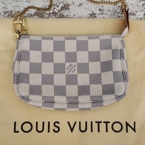 Louis Vuitton mini Pochette